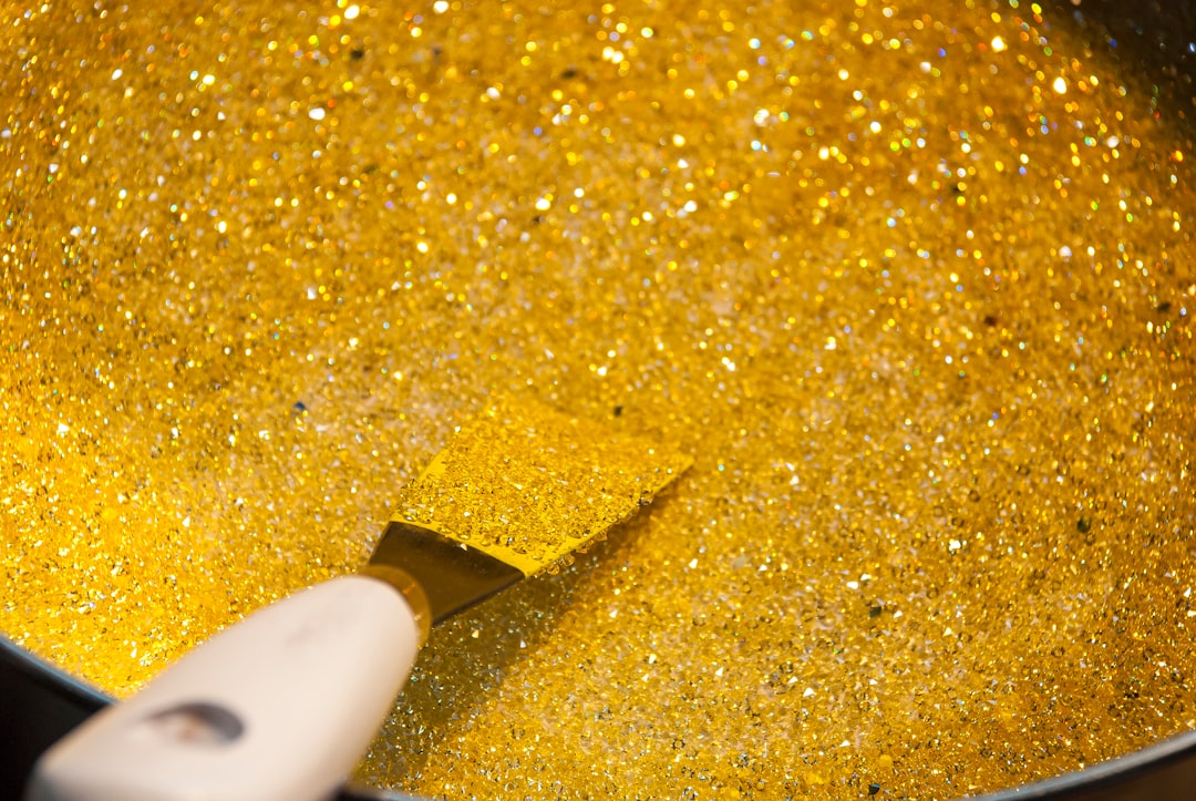 commodity market ETF trading floor gold oil 2026